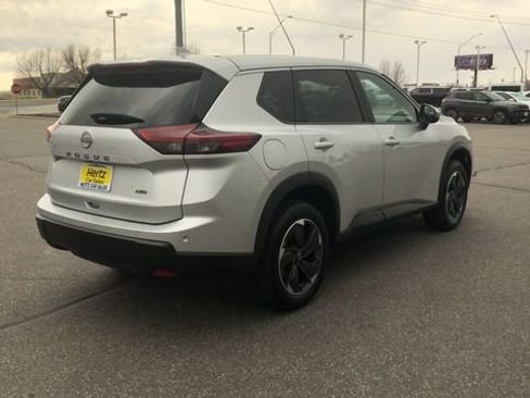 Used 2025 Nissan Rogue SV image 8