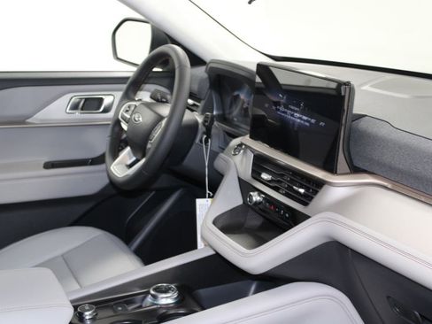 New 2026 Ford Explorer Active RWD image 31