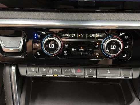 Used 2026 GMC Sierra 3500 Denali w/ Denali Reserve Package AWD/4WD image 25