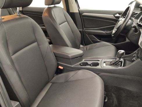 Used 2019 Volkswagen Jetta SE w/ Cold Weather Package FWD image 21