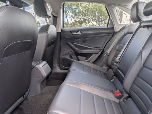 Used 2024 Volkswagen Jetta SE FWD image 12