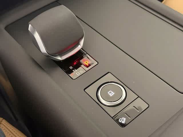 New 2026 Land Rover Discovery Limited Edition AWD/4WD image 29