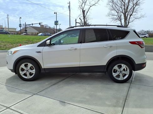 Used 2015 Ford Escape SE w/ Equipment Group 201A image 4