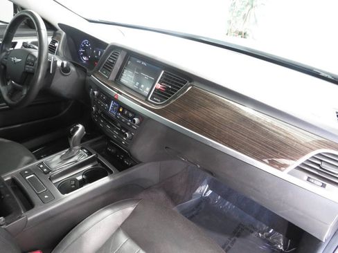Used 2017 Genesis G80 3.8 RWD image 9