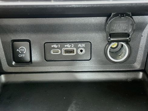 Used 2025 Nissan Sentra SR FWD image 24