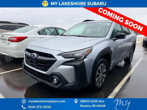 Used 2025 Subaru Outback Premium image 3