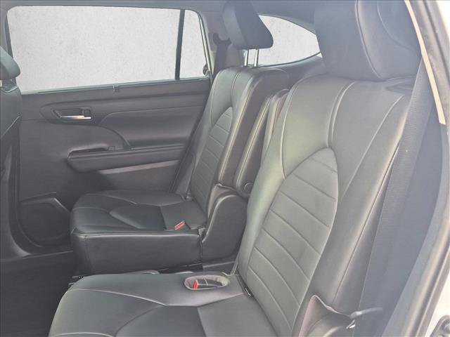 Used 2020 Toyota Highlander XLE FWD image 20