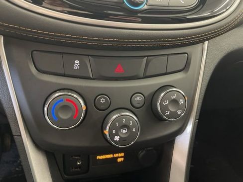 Used 2022 Chevrolet Trax LT w/ LT Convenience Package image 23