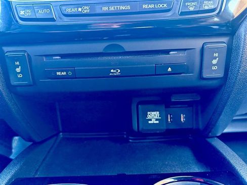 Used 2018 Honda Pilot Touring image 35