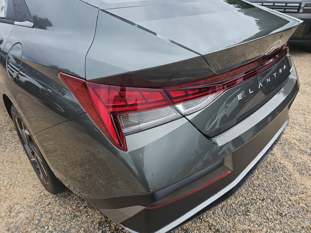 New 2026 Hyundai Elantra Limited FWD image 28