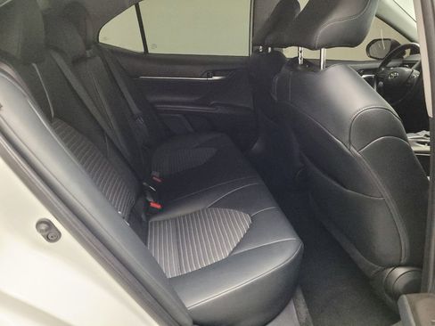 Used 2021 Toyota Camry SE image 19
