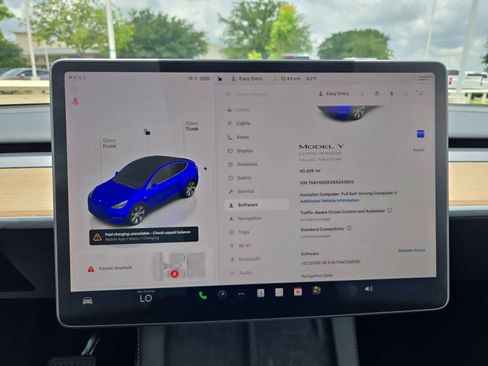 Used 2024 Tesla Model Y Long Range AWD/4WD image 29