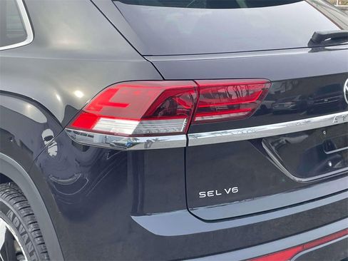 Used 2021 Volkswagen Atlas Cross Sport SEL R-Line image 11