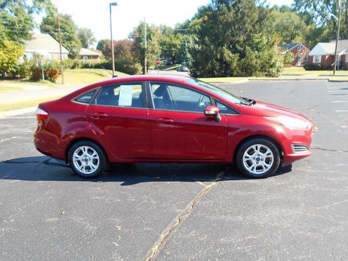 Used 2015 Ford Fiesta SE image 4