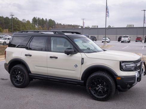 Used 2025 Ford Bronco Sport Outer Banks w/ Sasquatch Outer Banks Package AWD/4WD image 12
