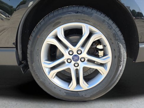 Used 2016 Ford Edge Titanium w/ Technology Package AWD/4WD image 26