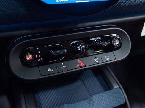 Used 2025 MINI Cooper Countryman SE w/ Comfort Package Max image 18