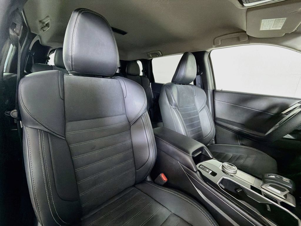 Used 2025 Mitsubishi Outlander AWD image 26