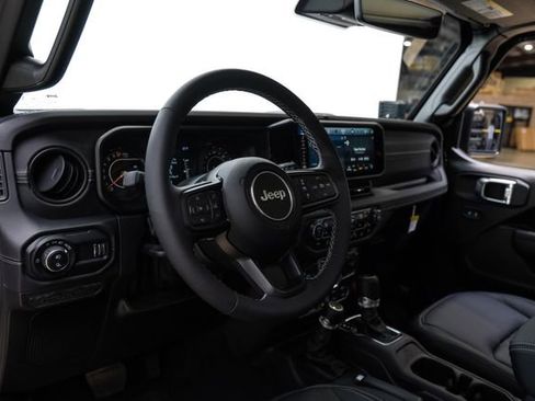 Used 2025 Jeep Gladiator Rubicon w/ Safety Group image 14