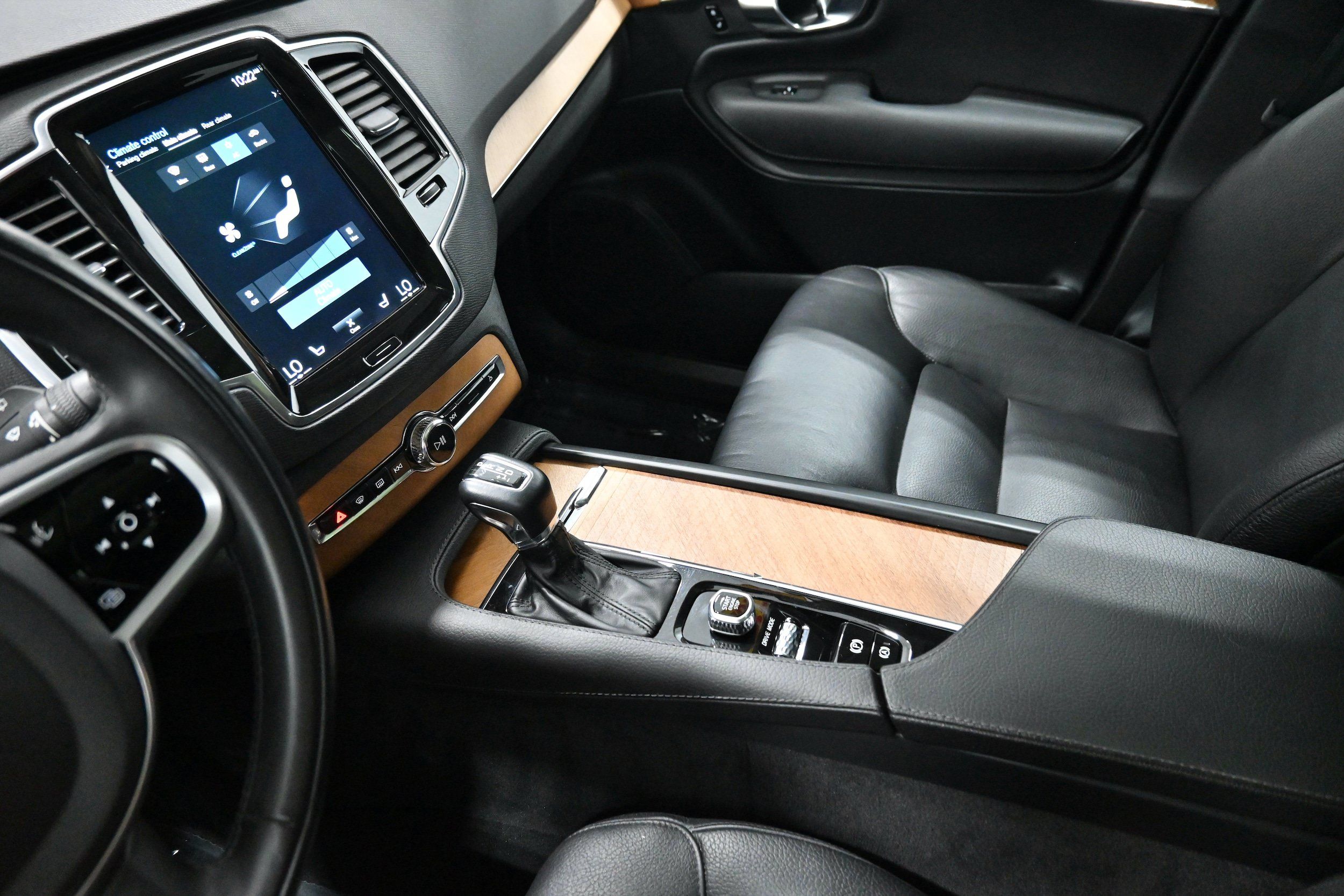 Used 2021 Volvo XC90 T6 Momentum w/ Protection Package Premier AWD/4WD image 20