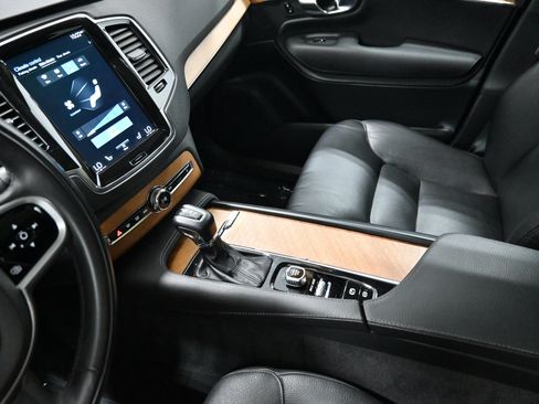 Used 2021 Volvo XC90 T6 Momentum w/ Protection Package Premier AWD/4WD image 20