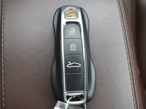 Used 2020 Porsche 911 Carrera w/ Premium Package RWD image 33
