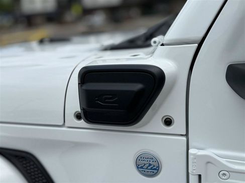 Used 2024 Jeep Wrangler Unlimited Sahara w/ Technology Group AWD/4WD image 11