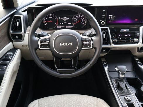 Used 2023 Kia Sorento EX w/ Panoramic Sunroof Package image 9