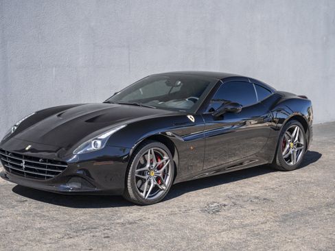 Used 2015 Ferrari California T image 12