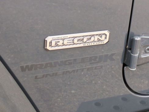 Used 2018 Jeep Wrangler Unlimited Rubicon w/ Connectivity Group image 13