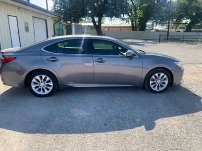 Used 2013 Lexus ES 300h w/ Luxury Pkg
