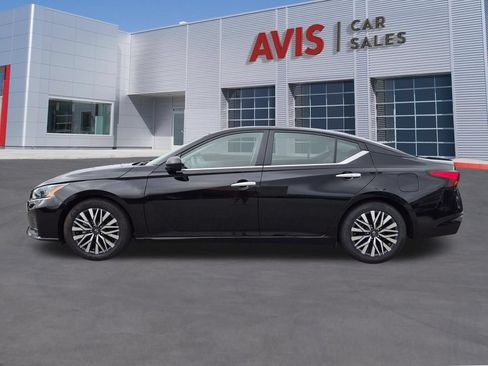 Used 2025 Nissan Altima 2.5 SV FWD image 10