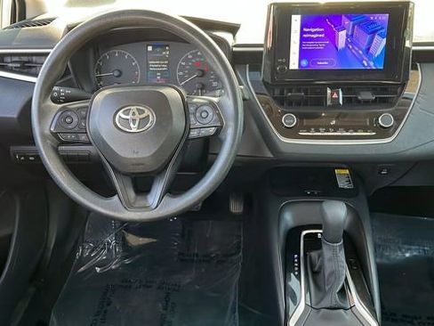 Used 2025 Toyota Corolla LE w/ LE Premium Package image 4