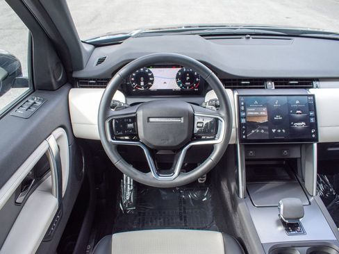 Used 2025 Land Rover Discovery Sport Dynamic SE image 13