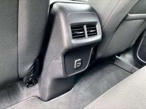 Used 2023 Chevrolet Equinox LS image 28