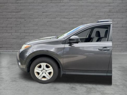 Used 2013 Toyota RAV4 LE AWD/4WD image 2