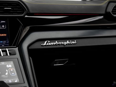 Used 2021 Lamborghini Urus image 75