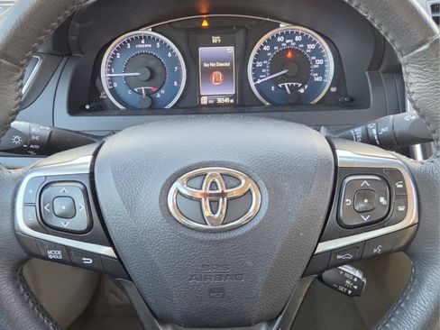 Used 2017 Toyota Camry XLE w/ Moonroof Package FWD image 18