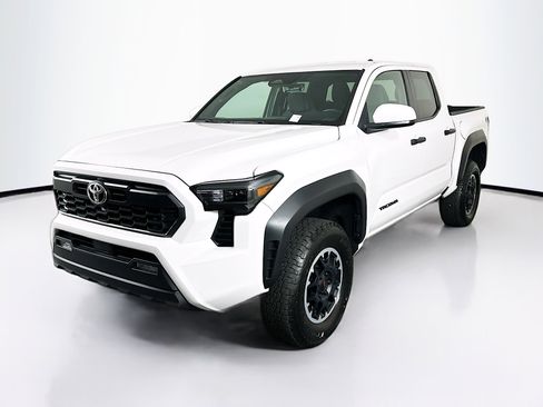 Used 2024 Toyota Tacoma TRD Off-Road image 3