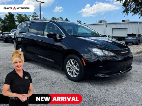 Used 2023 Chrysler Voyager LX FWD image 1