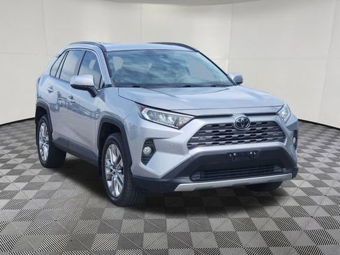 Used 2020 Toyota RAV4 Limited FWD image 2