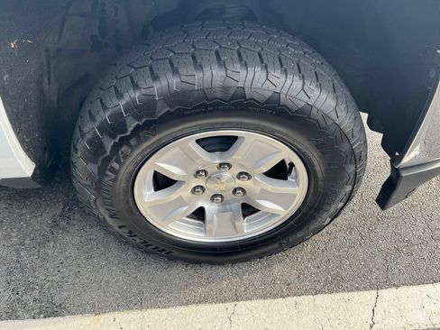 Used 2019 Chevrolet Silverado 1500 LT AWD/4WD image 46