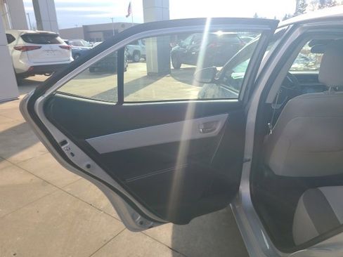 Used 2018 Toyota Corolla LE image 14