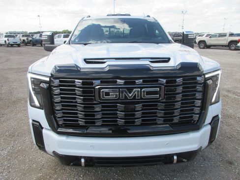 New 2026 GMC Sierra 2500 Denali Ultimate AWD/4WD image 11