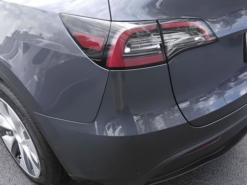 Used 2023 Tesla Model Y AWD image 8