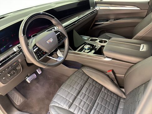 Certified 2025 Cadillac Escalade V AWD/4WD image 4