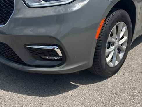 Used 2025 Chrysler Pacifica Select AWD/4WD image 6