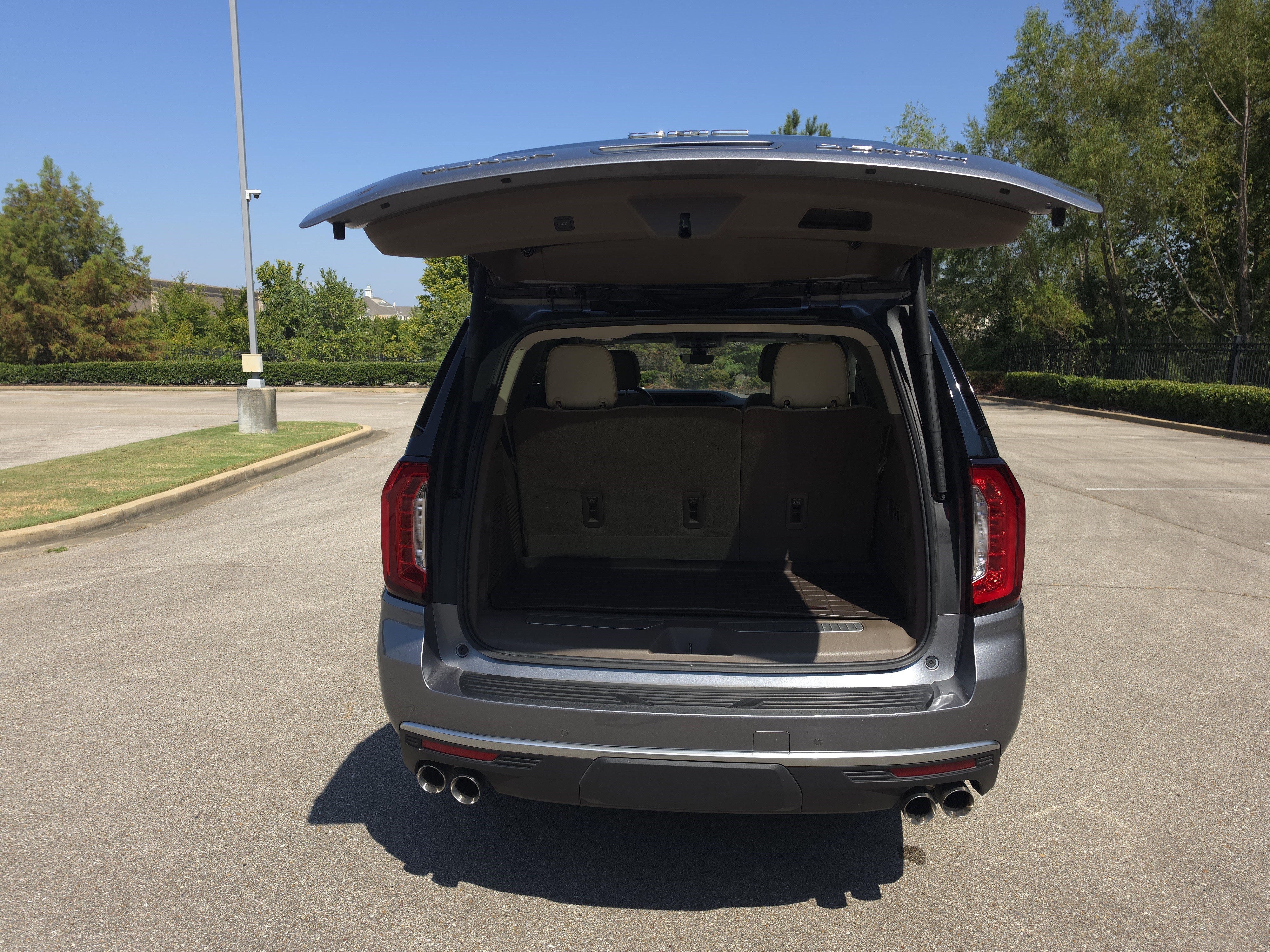 Used 2021 GMC Yukon Denali w/ Denali Premium Package AWD/4WD image 19