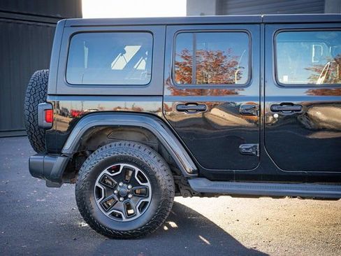 Used 2018 Jeep Wrangler Unlimited Sahara w/ Uconnect 4C Nav & Sound Group image 6