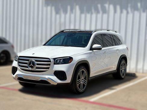 Used 2024 Mercedes-Benz GLS 450 4MATIC image 4